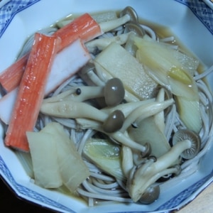 鶏ガラで濃いお蕎麦